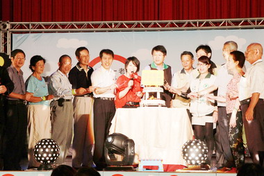 南市辦關懷老人交通安全活動(圖)