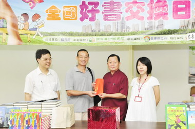 苗栗縣府好書交換活動民踴躍(圖)