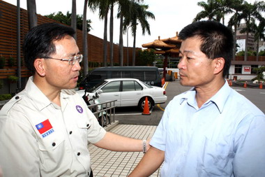 台中副市長慰問新民高中溺水身亡學生家屬(圖)