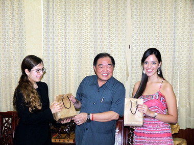 張通榮接見美國德州交換學生(圖)