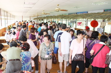 苗栗桐花公園農夫市集開幕(圖)