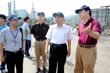 新北市政府拆除三峽瀝青廠違建(圖)