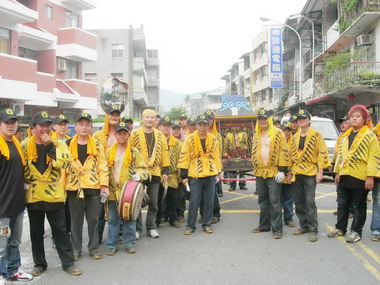 水里虎爺聖誕日眾陣頭陪駕下出巡遊街(圖)