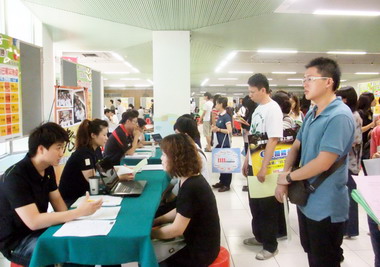 高雄「畢YA迎薪 求職畢勝」徵才(圖)