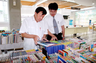 竹縣好書交換日「張忠謀」也來湊一腳(圖)