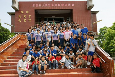 中油高雄煉油廠婦女會關懷弱勢孩童(圖)