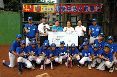 善款湧入 竹縣中山國小棒球隊如願出國(圖)