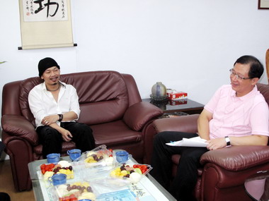 音樂鬼才方文山訪桃園縣長(圖)
