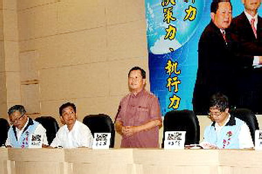 苗栗縣長主持校園安全工作研習暨校安會報(圖)