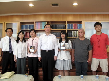 桃園縣長接見總統教育獎得獎學生(圖)