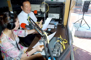 亞太電台專訪竹市長 介紹世博台灣館(圖)