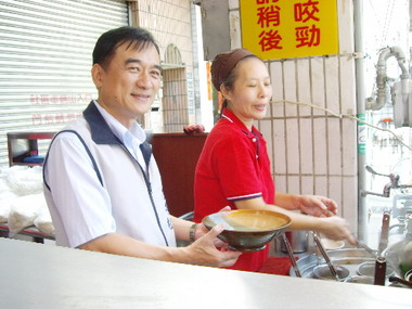 百年拉麵之女感念父親免費請吃拉麵(圖)
