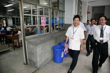 台中一蔡副市長巡視國中小教師甄試(圖)