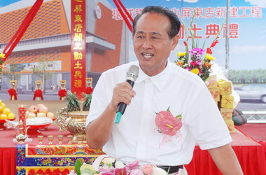屏東曹啟鴻參加環球購物中心動土(圖)
