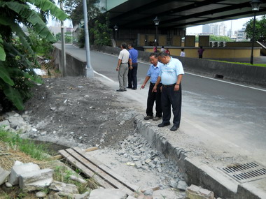 中投公路側車道匝道口 護欄遭人拆除(圖)
