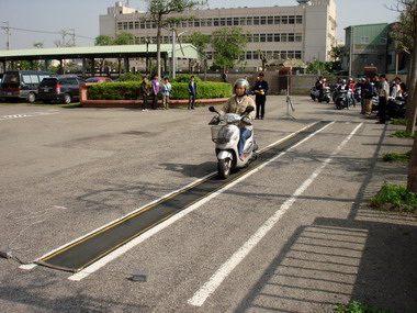台中監理所實施假日考機車駕照服務(圖)