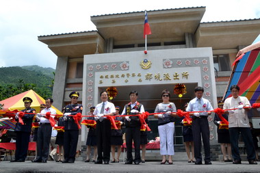 郡坑派出所重建啟用 南投縣長剪綵勉勵(圖)