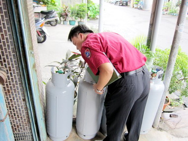 屏東消防隊執行「取締偽卡專案」查察(圖)