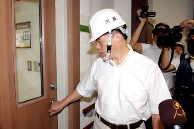 臺北市長視察大龍綜合福利服務中心(圖)