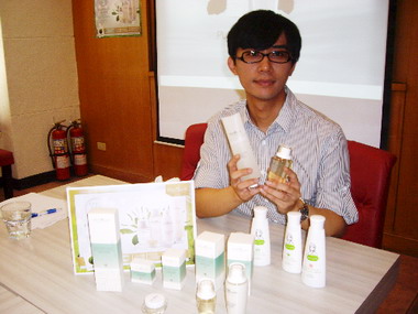 放棄百萬年薪  工程師轉型研發保養品(圖)
