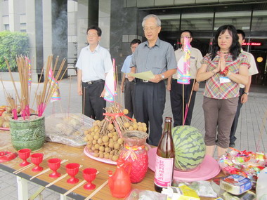 屏東縣府辦中元普渡(圖)