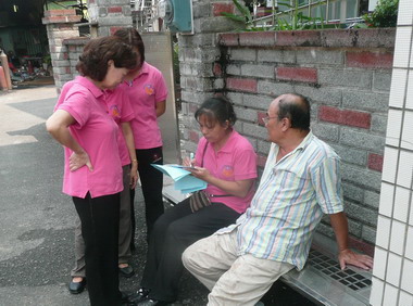 消防人員至現場訪視並作宣導活動(圖)