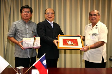 台中市長接見日本琉中親善沖繩縣議員(圖)