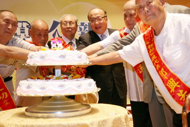 台中市慶祝八八節模範父親表揚(圖)