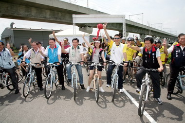 台中筏子溪自行車道熱鬧啟用(圖)