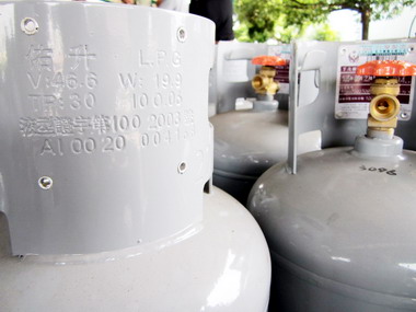 瓦斯鋼瓶標示卡真偽難辨 縣府：中央應改善(圖)