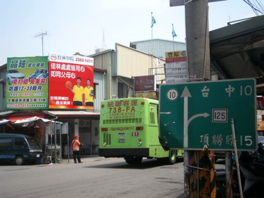 台中交通指示牌有礙安全(圖)