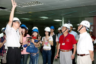 臺北市長視察士林市場 強調地下化更為寬敞(圖)