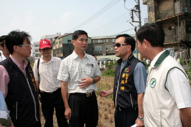 后里農地遭鎘污染副市長率隊實地勘查(圖)