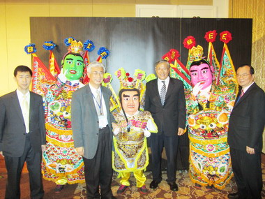 高雄市府大馬推觀光三太子表演吸睛(圖)