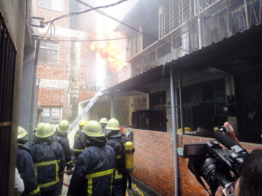 南投軍功里發生火警 三棟民房付之一炬(圖)
