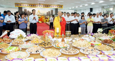 中油煉製事業部辦中元普渡祈安法會(圖)