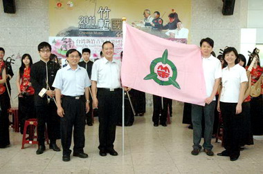 竹市長為赴日巡演的青年國樂團授旗(圖)