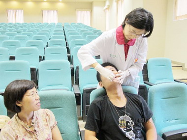小孩或身心障礙怕看牙科 醫生有秘訣解煩惱(圖)