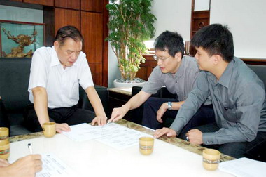 新竹市電子書包實驗計畫 先擇6班試辦(圖)