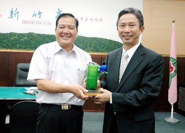 駐聖露西亞大使館大使拜訪新竹市長(圖)