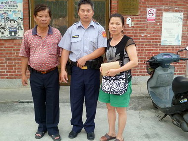 婦人遭詐騙斗六警及時攔阻(圖)