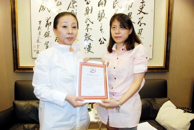 張花冠是第一位支持白玫瑰運動的縣市首長(圖)