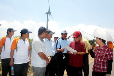 苗栗縣長會勘後龍「好望角」公共設施(圖)