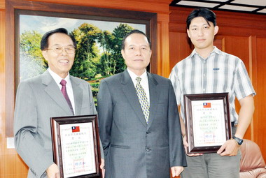 高雄關稅局表揚及創新提案獎(圖)