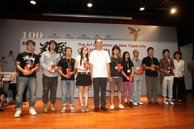 新北市美展頒獎典禮 朱：鼓勵持續創作(圖)