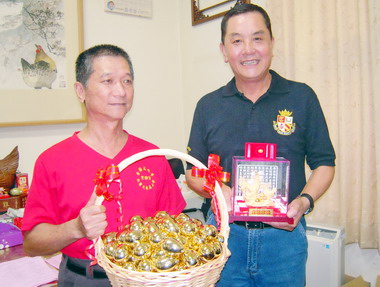 竹山紫南宮中秋求「金雞」價值十萬(圖)