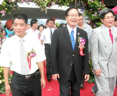 南投縣100年集團結婚日月潭舉行(圖)