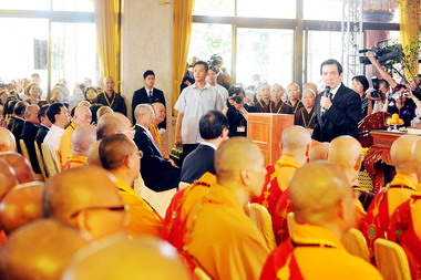 新北市長參與佛教悟明長老追思讚頌會(圖)