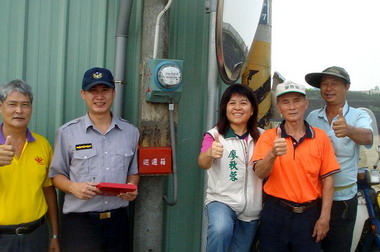 斗六分局莿桐警護農 楊桃田設巡邏箱(圖)