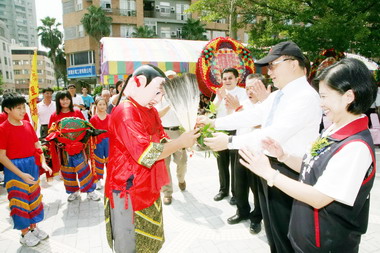 台中市長胡志強主持南區大慶活動中心落成(圖)